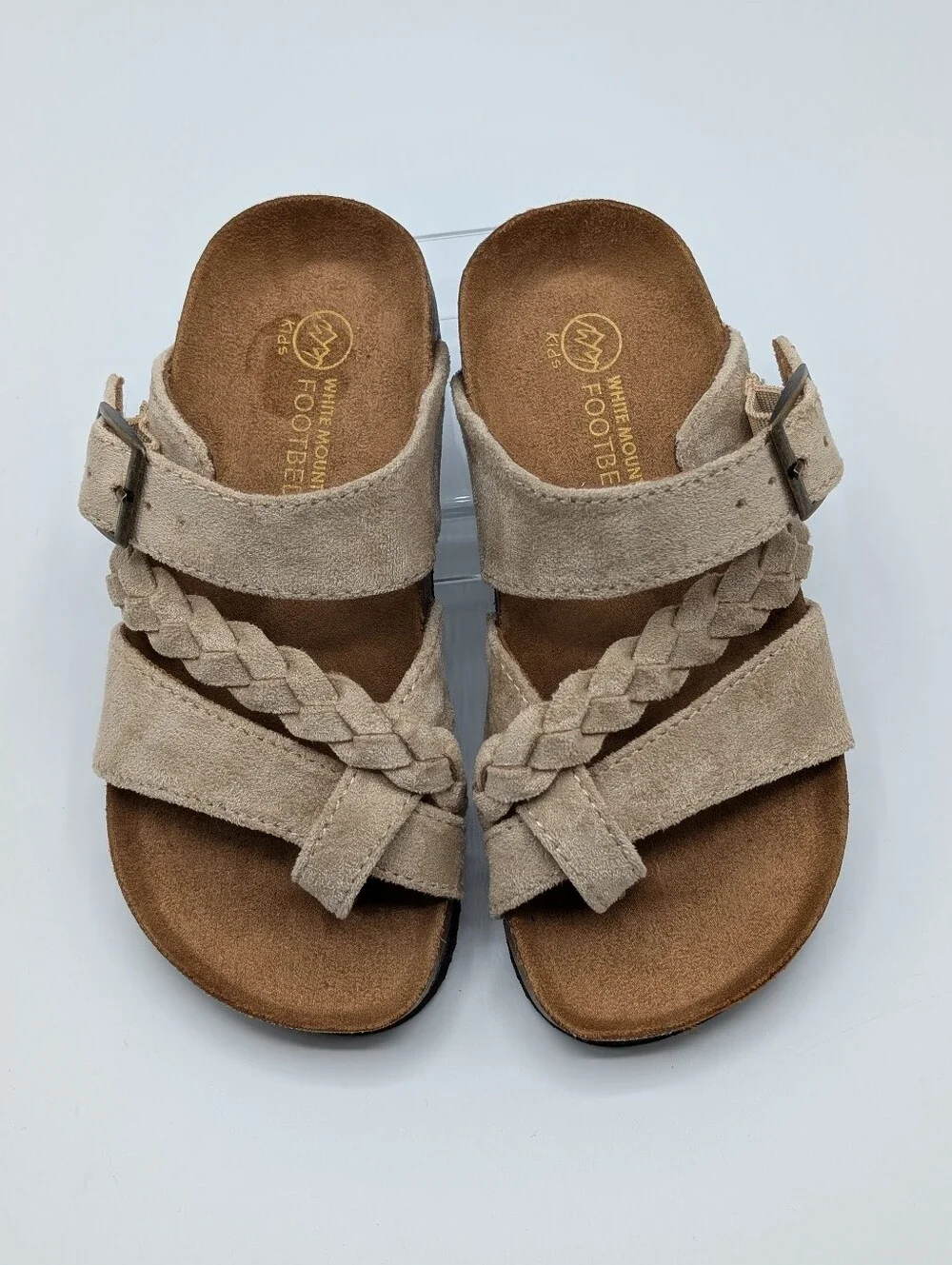 White Mountain comfortable girl